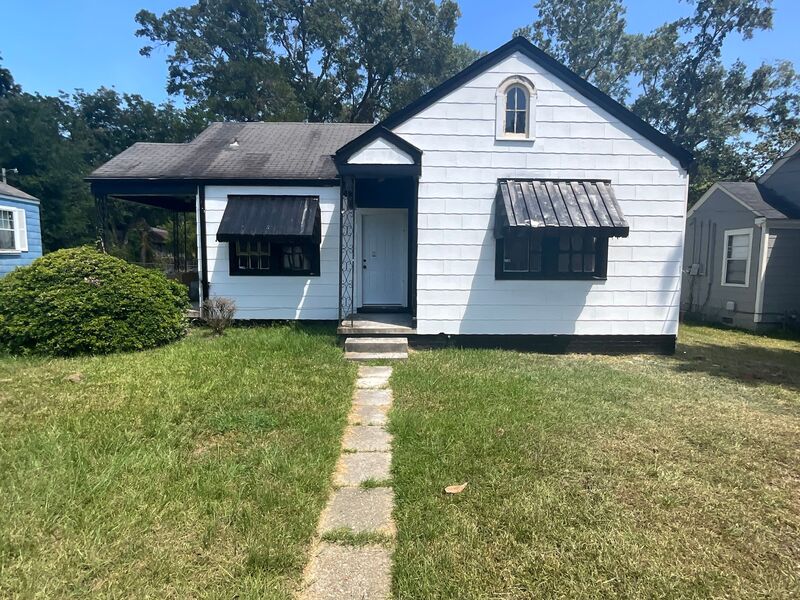 Jackson House: 354 Fredrica Avenue