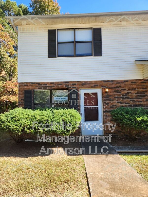 Anderson Townhome: 108 Woodland Dr