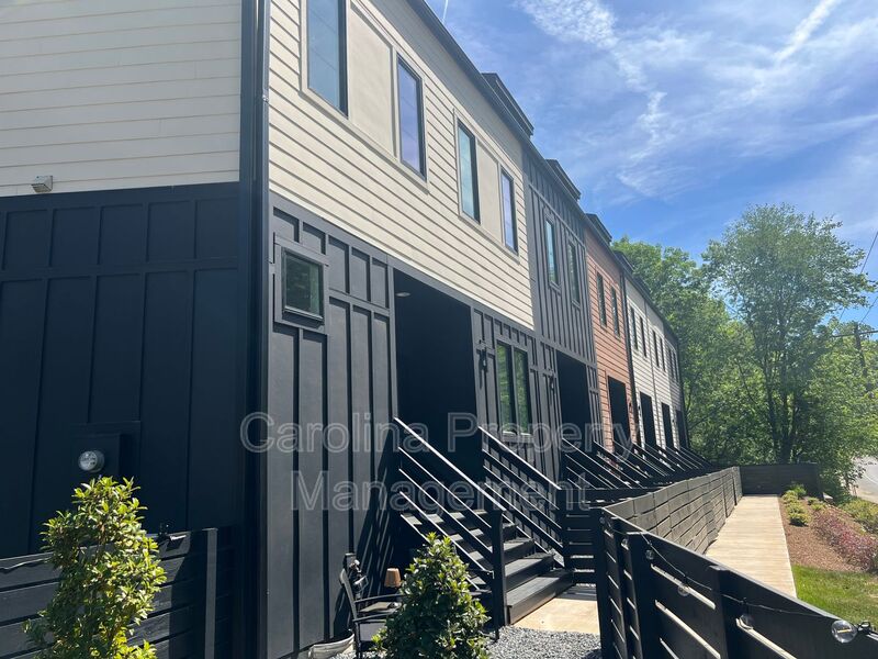 Charlotte House: 1358 Briar Creek Rd