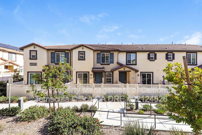 Murrieta House: 41979 Rondo Street