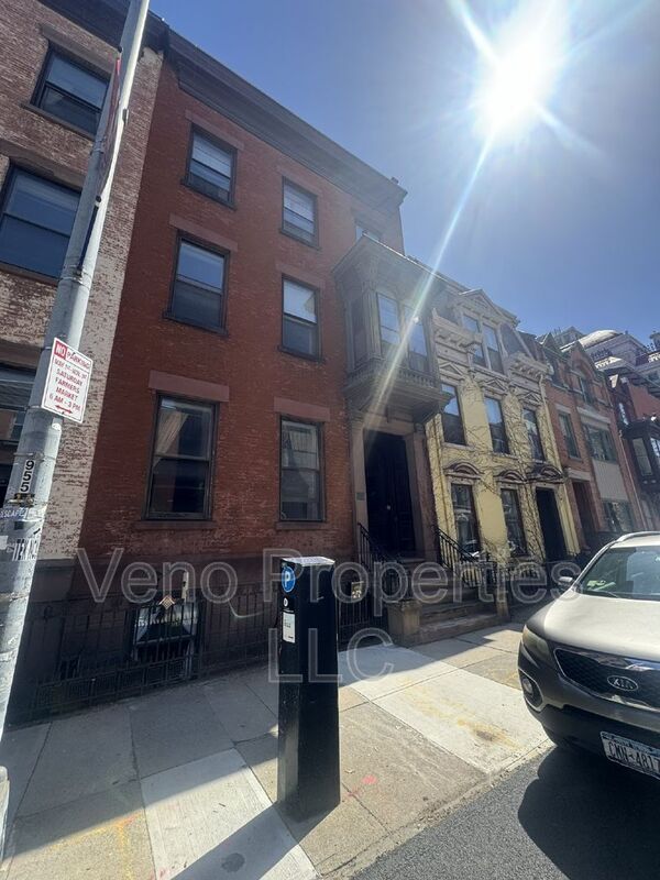 Troy House: 18 2nd Street