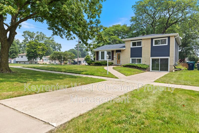 Lombard House: 1003 S Finley Rd