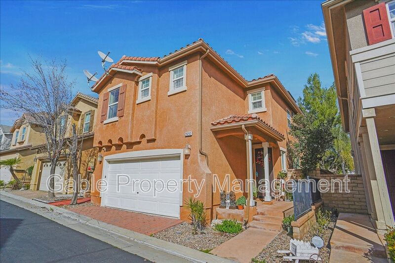 Santa Clarita House: 29212 Rio Lobo Way