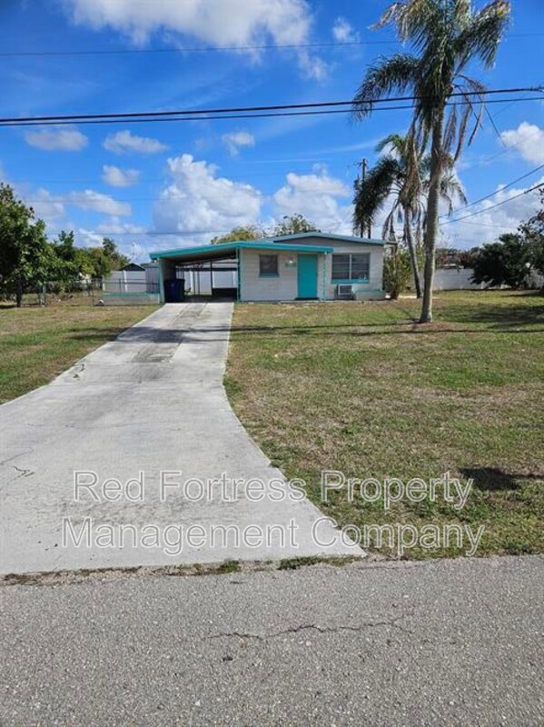 Lehigh Acres House: 803 Palm Blvd
