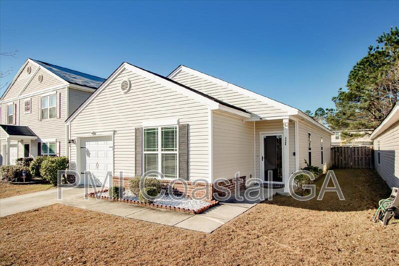 Savannah House: 11 Summer Lake Way