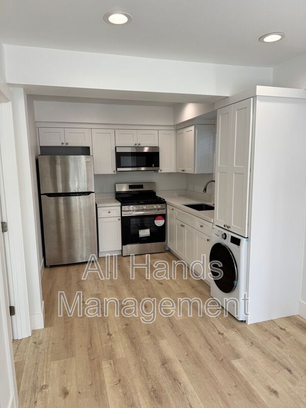 Long Beach Condo: 3121 East Mariquita Street