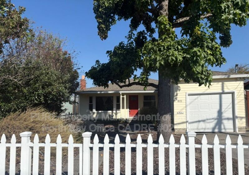 Petaluma House: 821 Madison Street