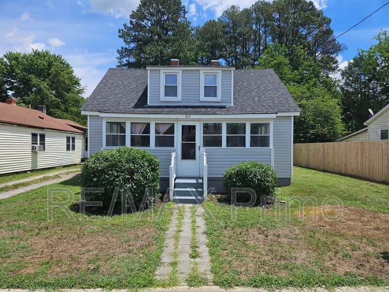 Smithfield House: 212 Middle Street