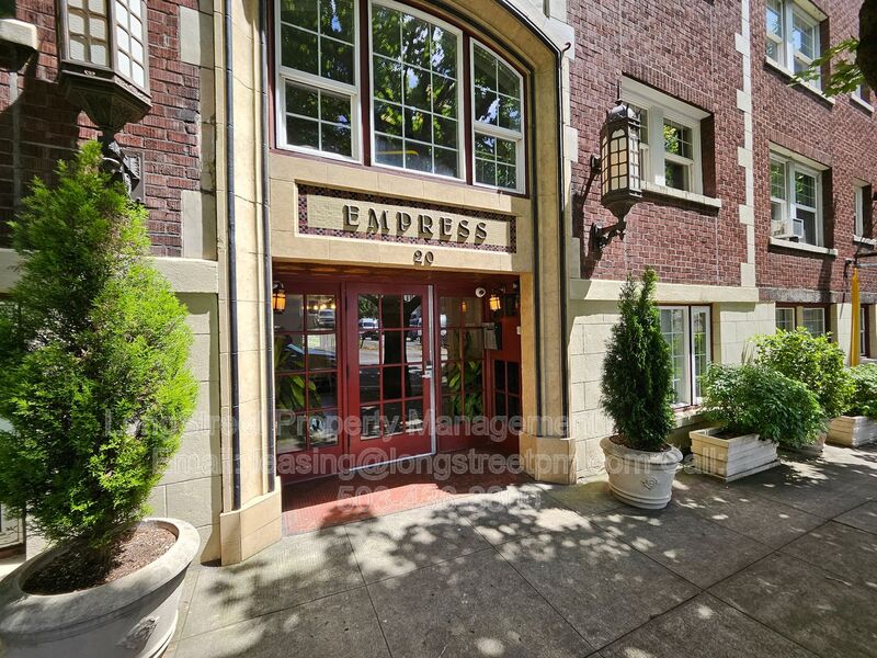 Portland House: 20 NW 16th Ave