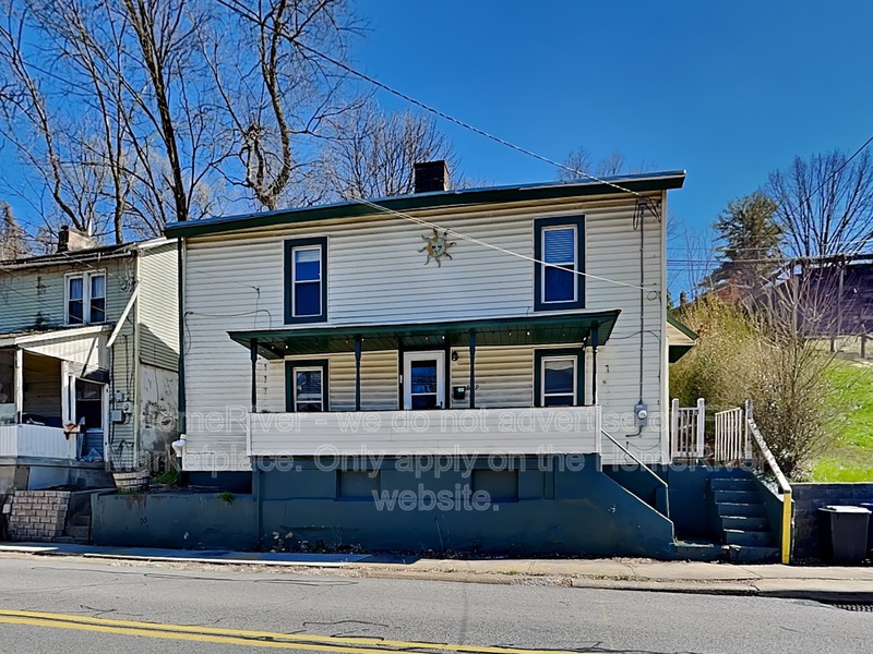 Bridgeville House: 829 Mclaughlin Run Rd