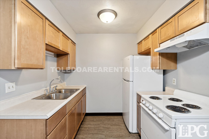 Toledo Condo: 6018 Secor Rd