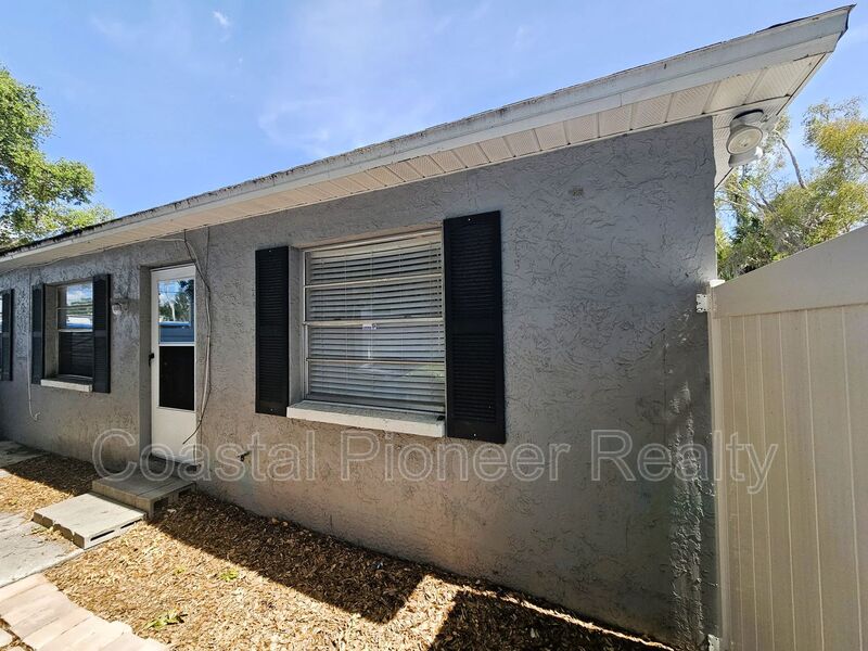 Tampa House: 6405 S Roberts Ave