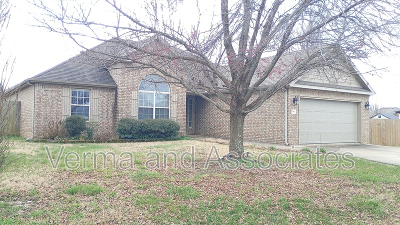 Bentonville House: 2703 SW Ledbury Cove