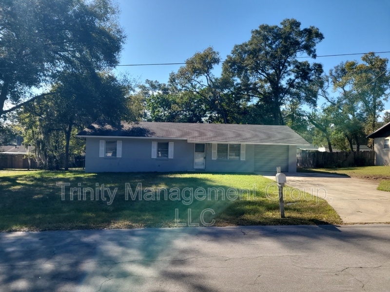 Ocala House: 2240 NE 39th Street