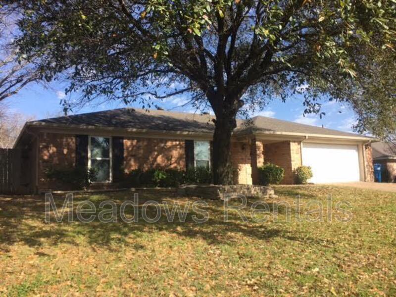 Hewitt House: 606 Circle Creek Dr