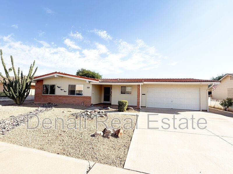 Sun City House: 10223 W. Andover Avenue