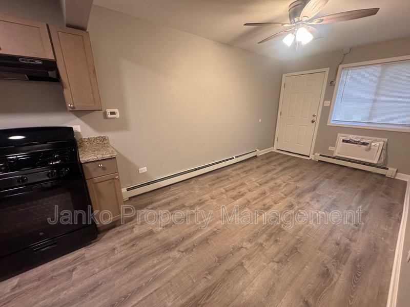 South Chicago Heights Condo: 3341 Commercial Ave