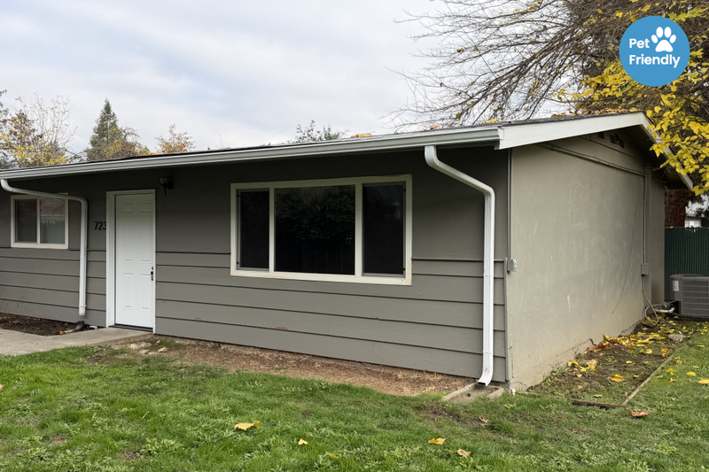 Grants Pass House: 723 SW Bridge St