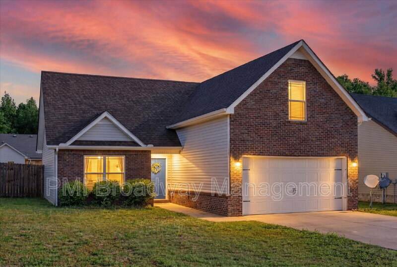 Clarksville House: 837 Shelton Circle
