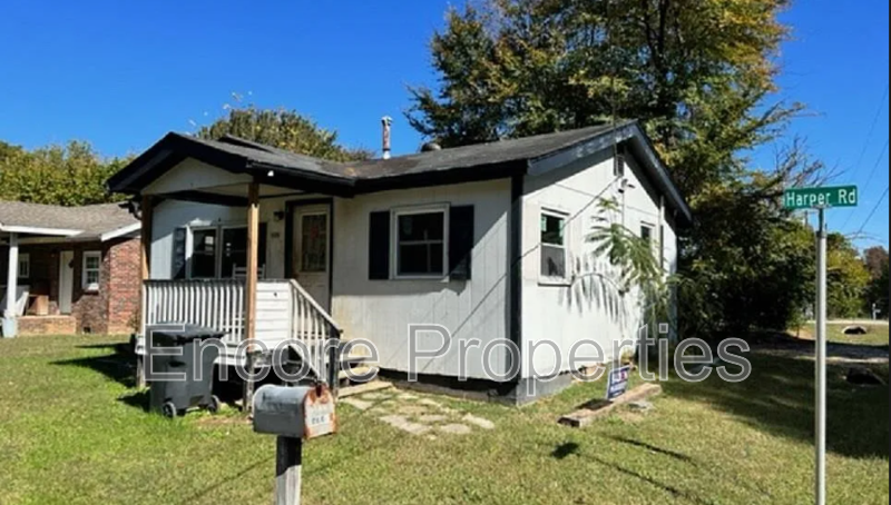 Hillsborough House: 535 Harper Road