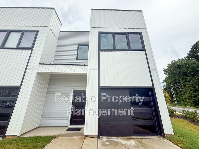 Clatyon Townhome: 20 Slater Dr