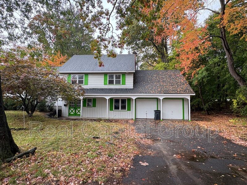 Albany House: 38 Glenwood St
