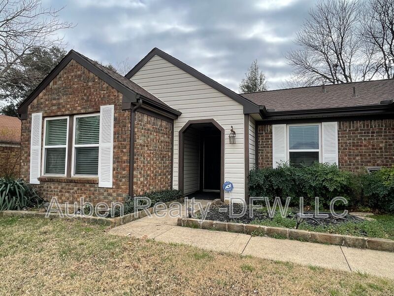 Euless House: 504 Sage Lane