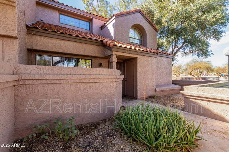 Tempe Condo: 819 N College Ave