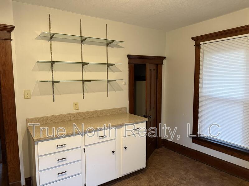 Columbus House: 112 1/2 West Tompkins