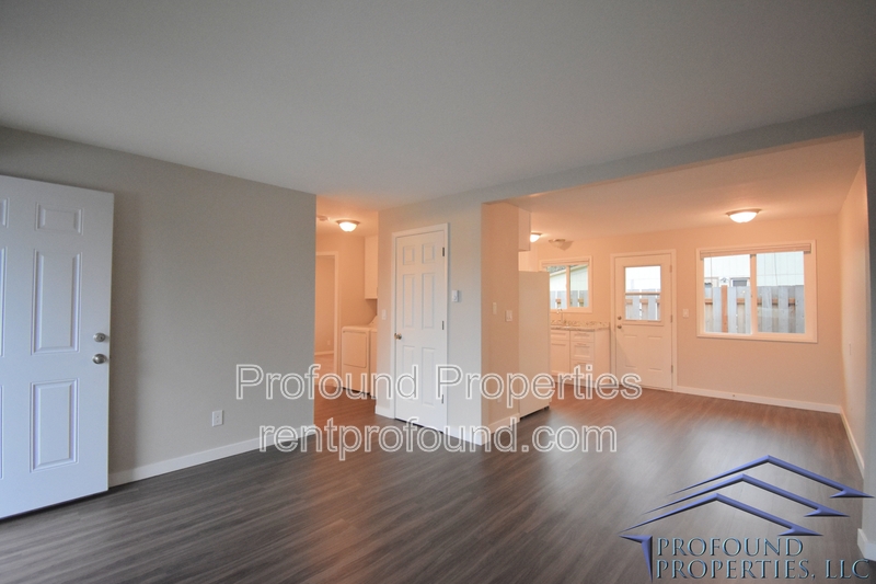 Hillsboro Condo: 742 SE 13th Avenue - B