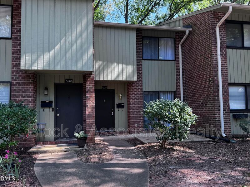 Raleigh House: 1238 Teakwood Pl