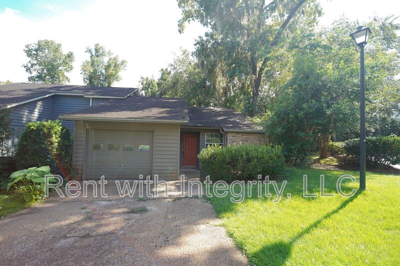 Tallahassee House: 1401 Sturbridge Place