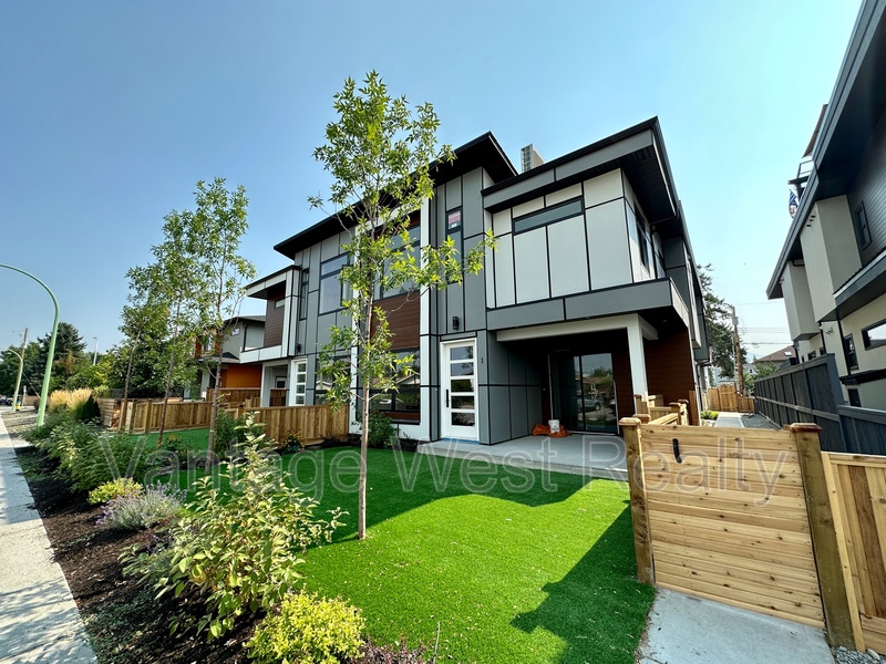 Kelowna House: 1-867 Morrison Ave
