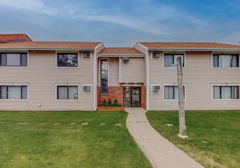 Palatine Condo: 3800 Bayside Dr