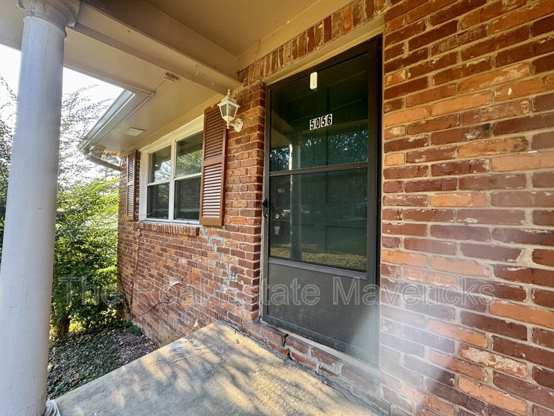 Chattanooga House: 5056 Shoals Lane