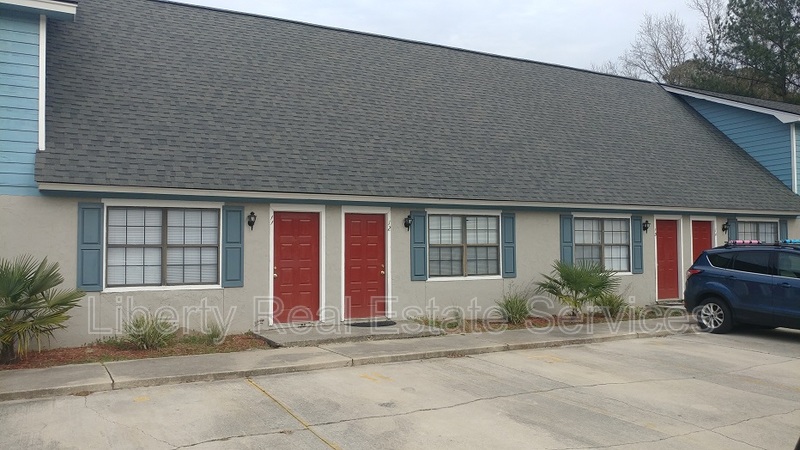 Richmond Hill House: 79 Ivey St