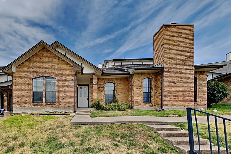 Rowlett House: 6324 Alissa Dr