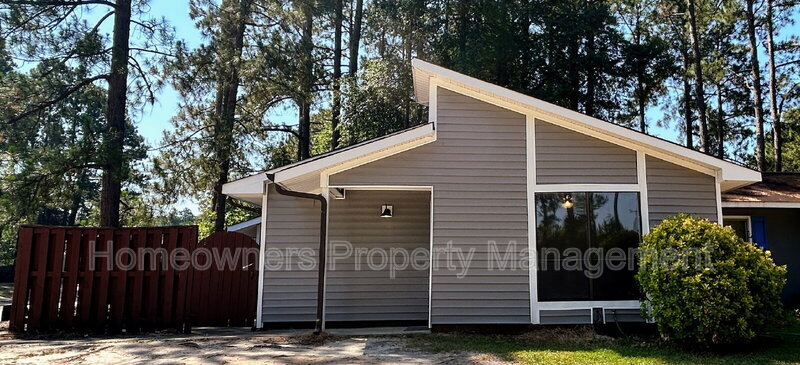 Fayetteville House: 633 Mosswood Ln
