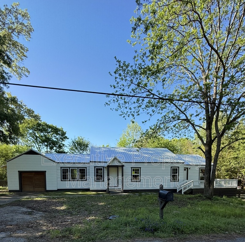 Midfield House: 617 8th Avenue