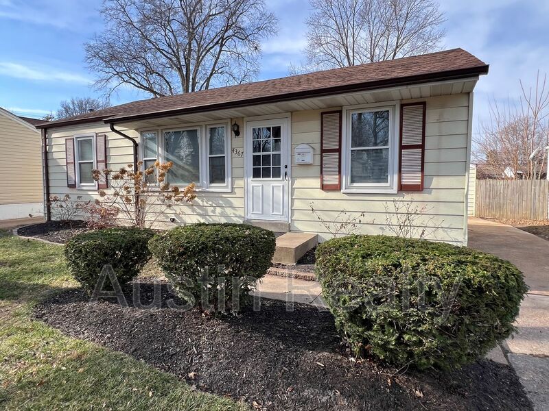 Saint Louis House: 4367 Boswell Ave