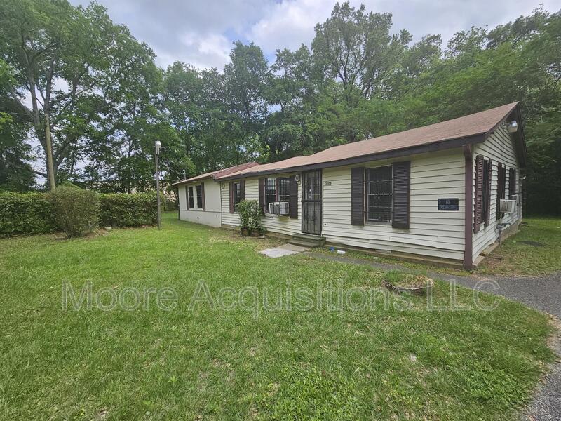 Longview House: 1506 El Paso St
