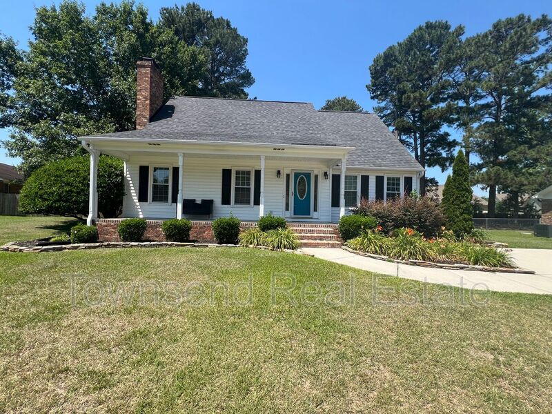 Fayetteville House: 303 Wagoner Dr.
