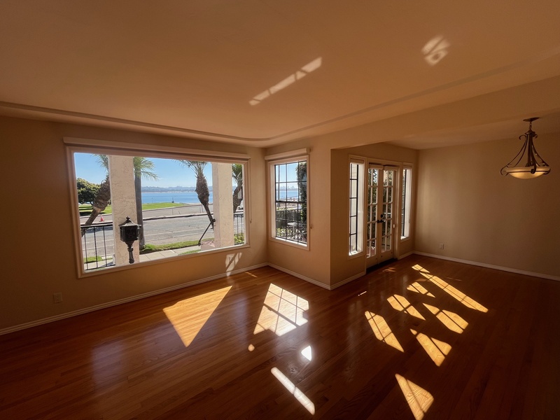 San Diego House: 3516 Crown Point Drive
