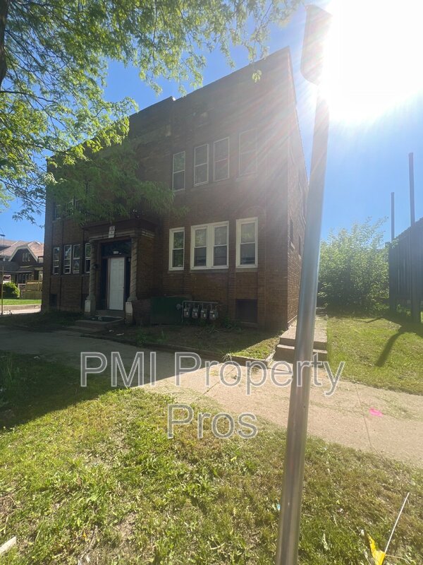 Milwaukee Condo: 3112 N 38th St