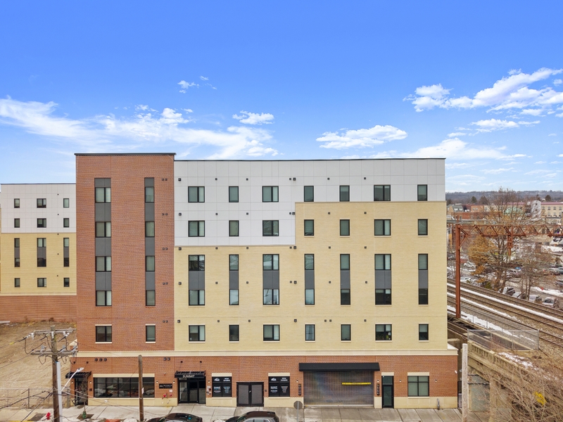 Orange Condo: 49s Day St.- 211