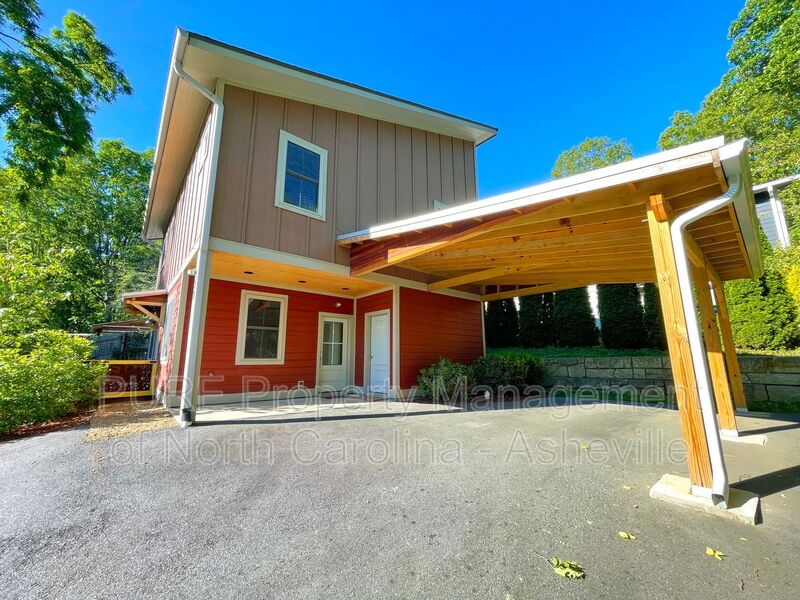 Asheville House: 37 Bryant St