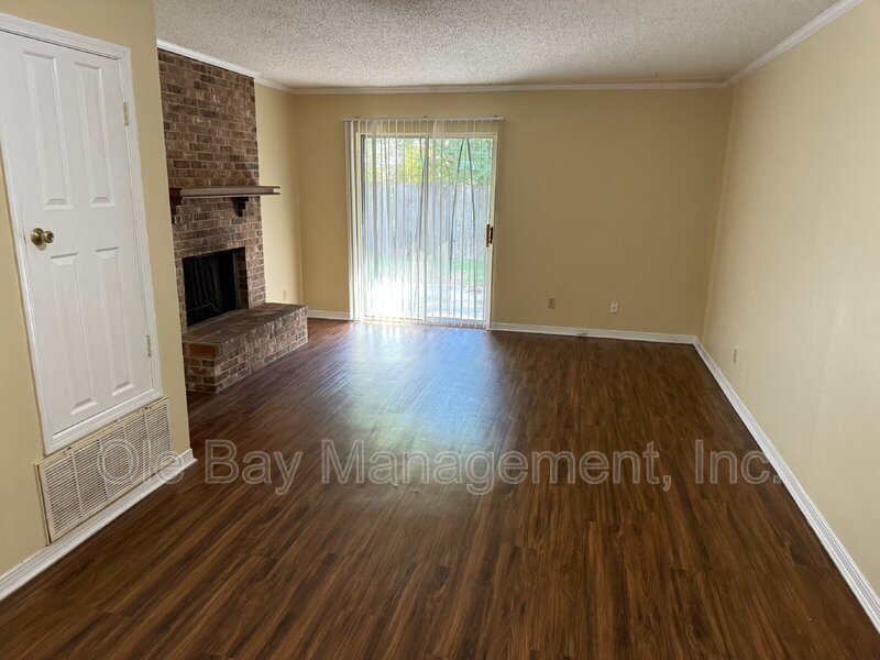 Mobile Condo: 929 Navco Rd