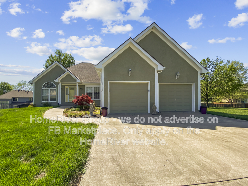 Kansas City House: 12512 Pine Valley Dr