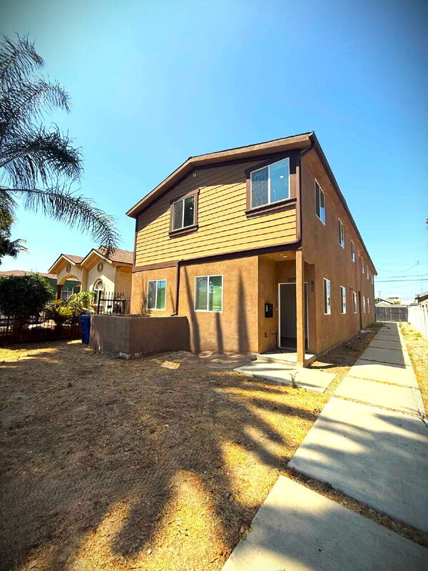 Los Angeles House: 827 East 74th Street