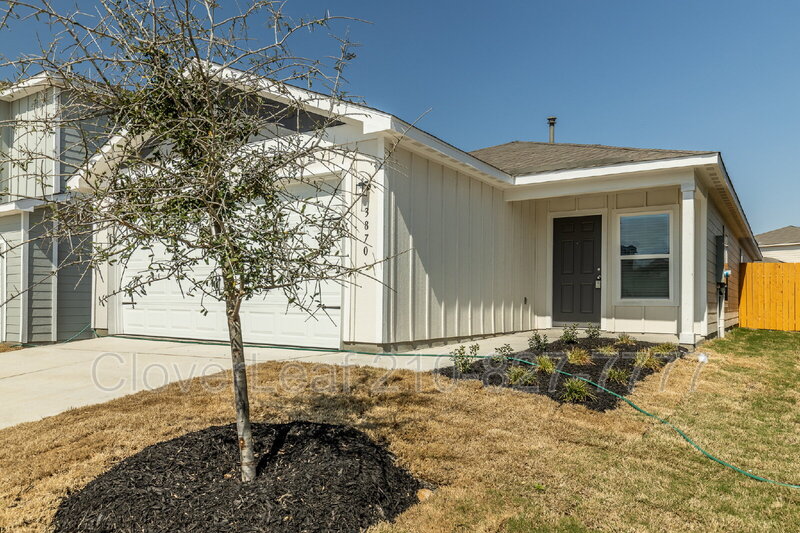 New Braunfels House: 3870 Trail De Paris